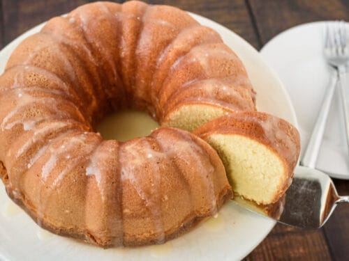 https://southerneats.b-cdn.net/wp-content/uploads/2019/11/whipping-cream-pound-cake-500x375.jpg