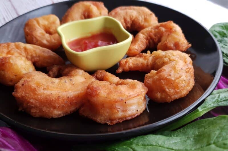 golden fried prawns with dipping sauce
